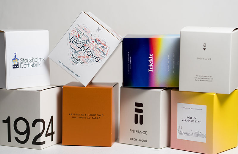 Åtta förpackningar av doftljus med olika varumärken